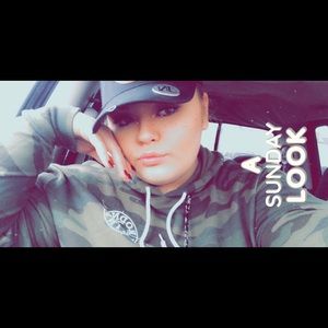 Meet your Posher, Adrienne